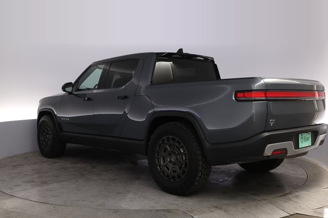 2025 Rivian R1T
