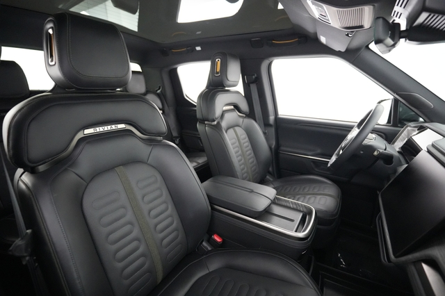 2025 Rivian R1T