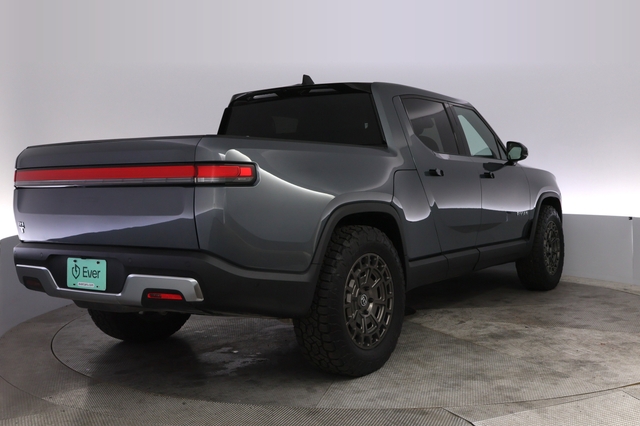 2025 Rivian R1T