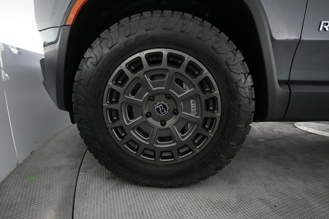 2025 Rivian R1T
