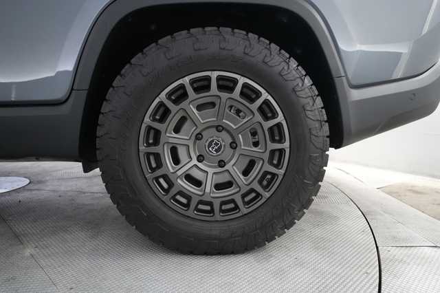 2025 Rivian R1T