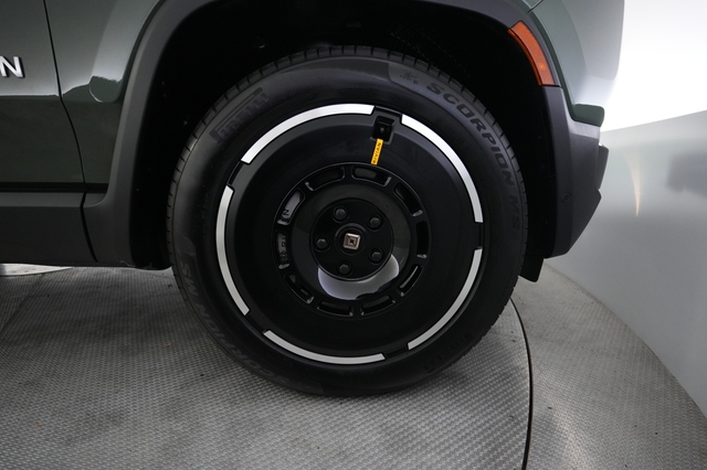 2025 Rivian R1S