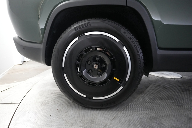 2025 Rivian R1S