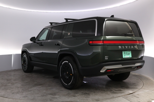 2025 Rivian R1S