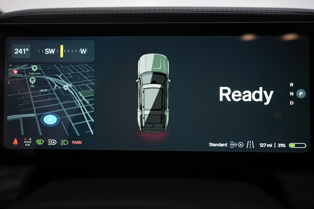2025 Rivian R1S