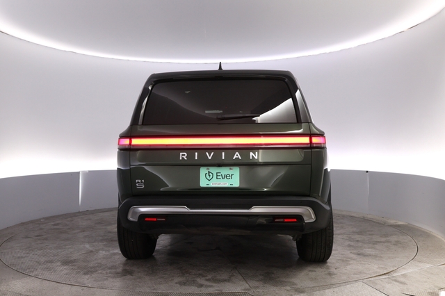 2025 Rivian R1S