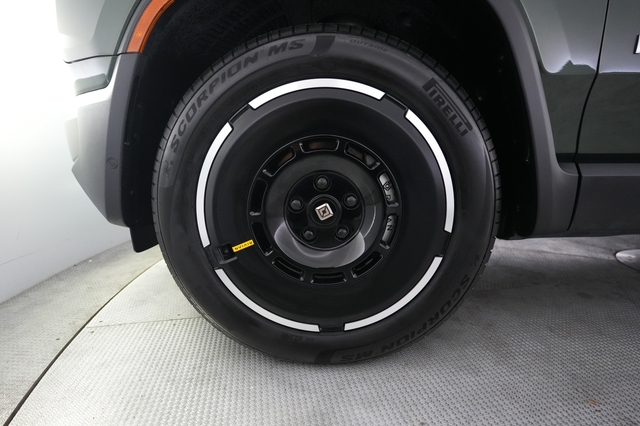 2025 Rivian R1S