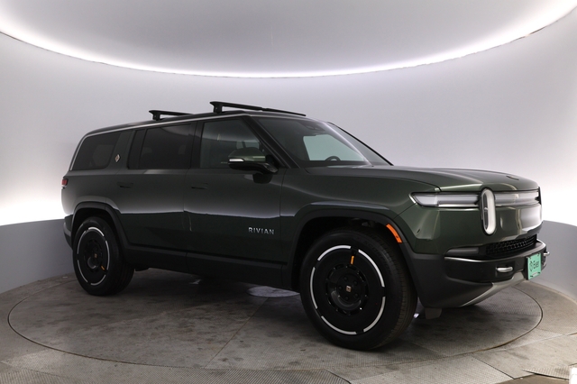 2025 Rivian R1S