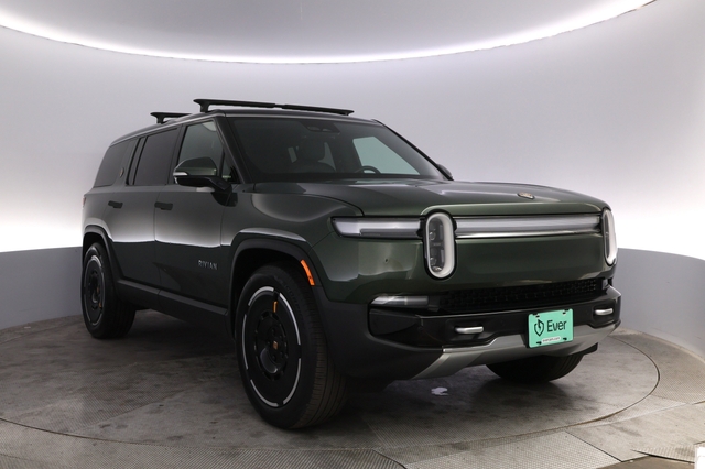 2025 Rivian R1S