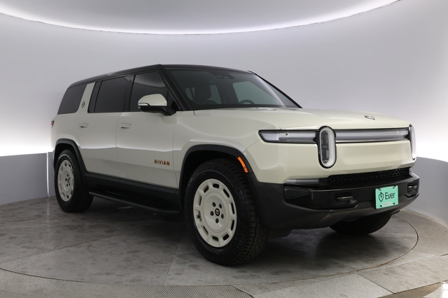 2025 Rivian R1S