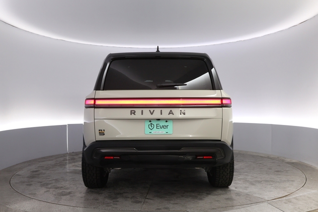 2025 Rivian R1S