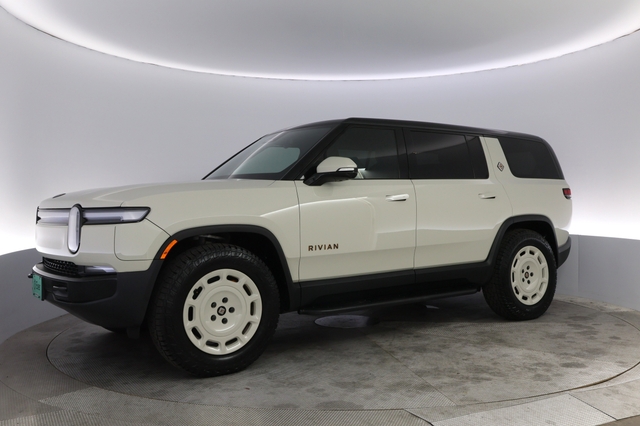 2025 Rivian R1S
