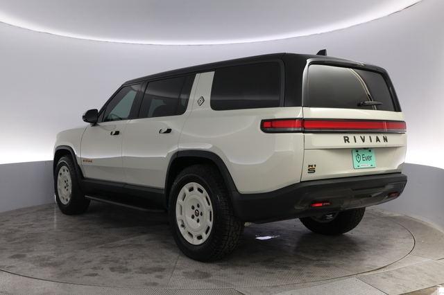2025 Rivian R1S