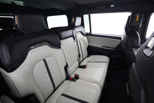 2025 Rivian R1S