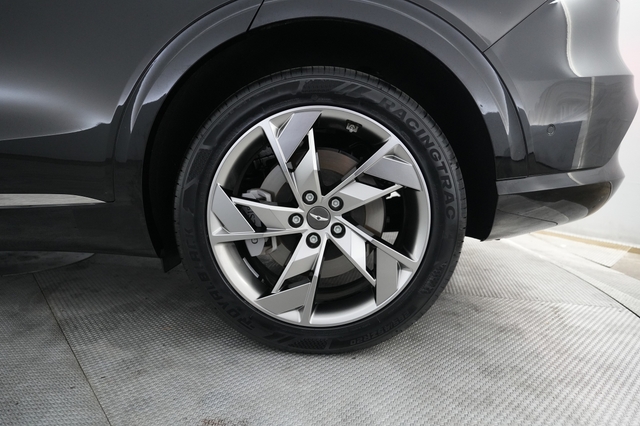 2023 Genesis Electrified GV70
