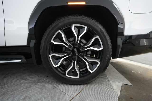 2025 GMC Sierra EV