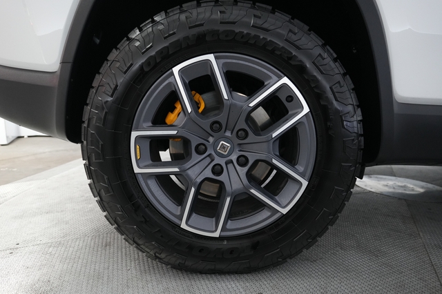 2024 Rivian R1S