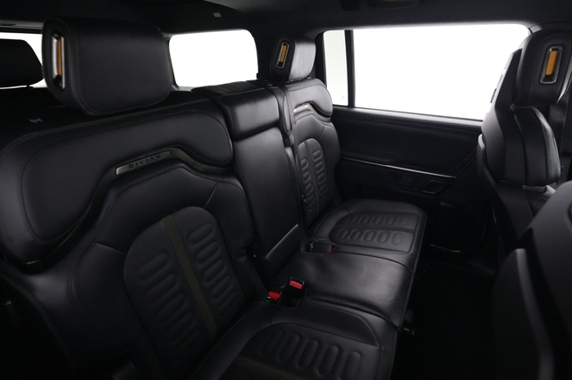 2024 Rivian R1S