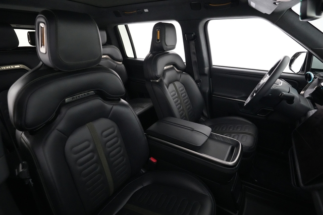2024 Rivian R1S