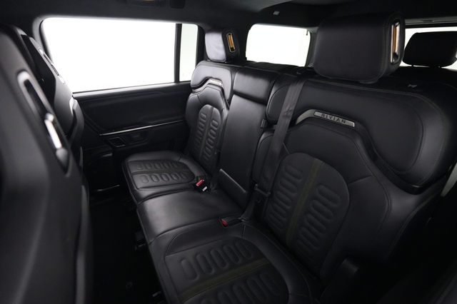 2024 Rivian R1S