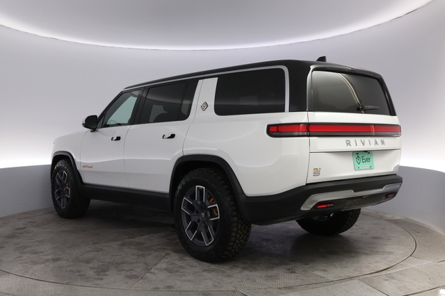 2024 Rivian R1S