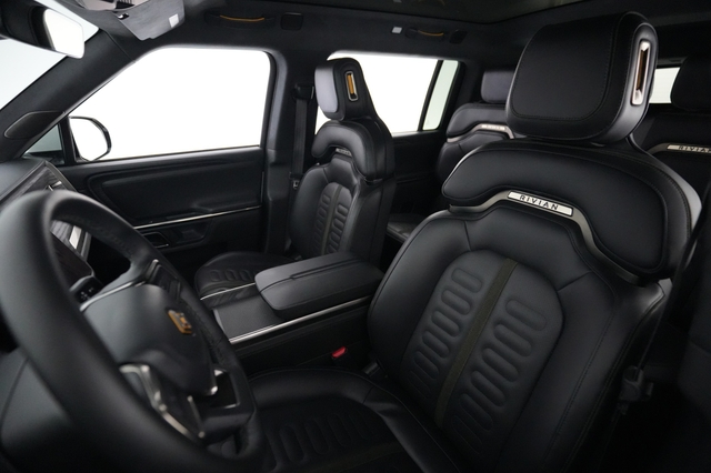 2024 Rivian R1S