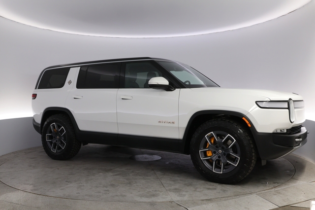 2024 Rivian R1S