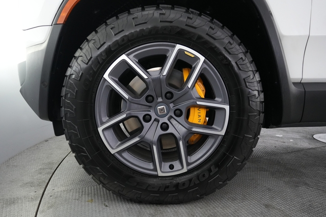 2024 Rivian R1S