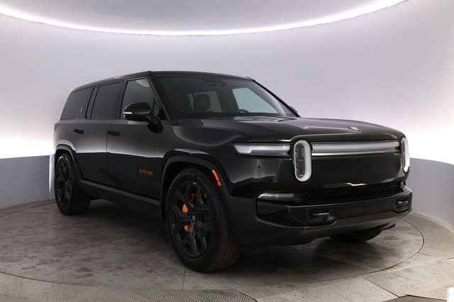 2025 Rivian R1S