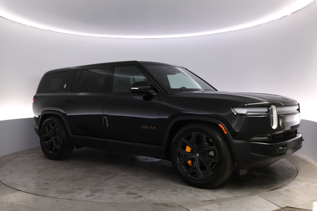 2025 Rivian R1S