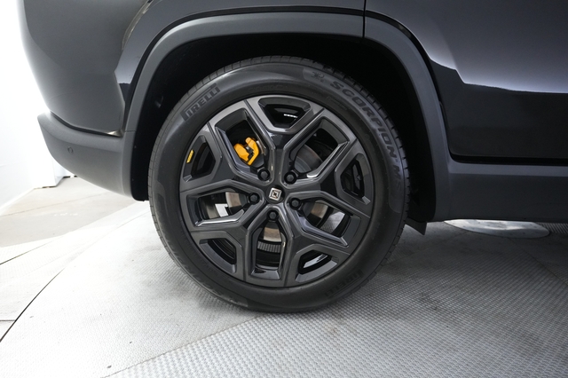 2025 Rivian R1S