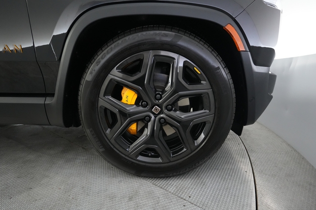 2025 Rivian R1S