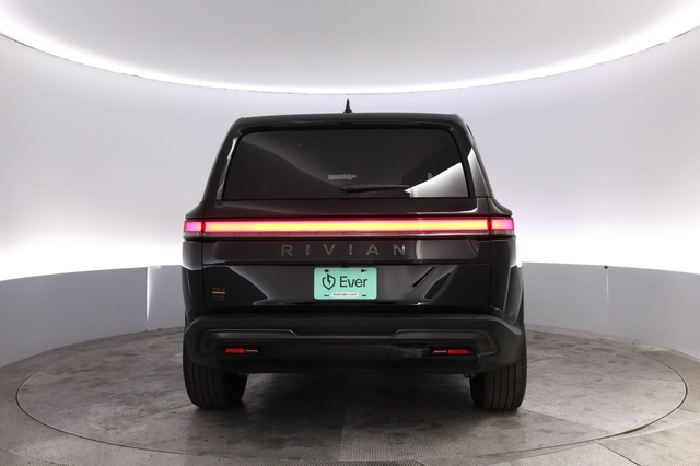 2025 Rivian R1S