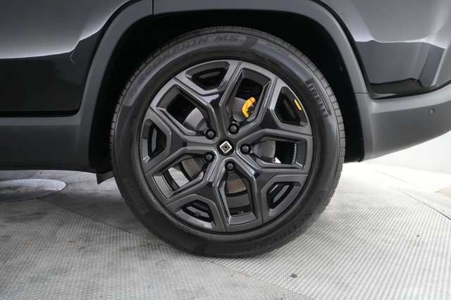 2025 Rivian R1S