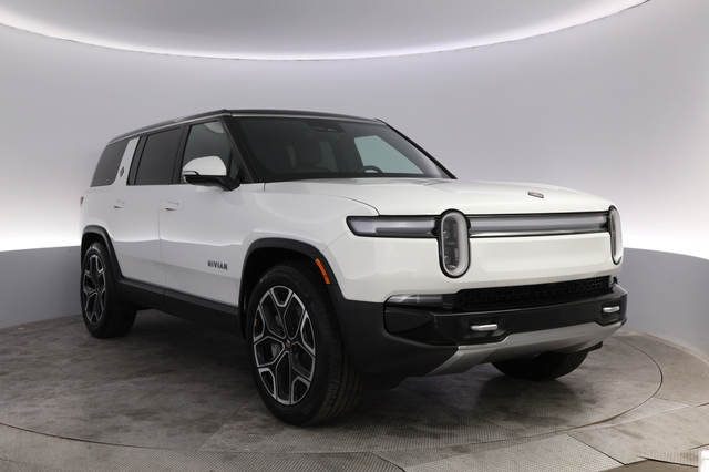 2025 Rivian R1S