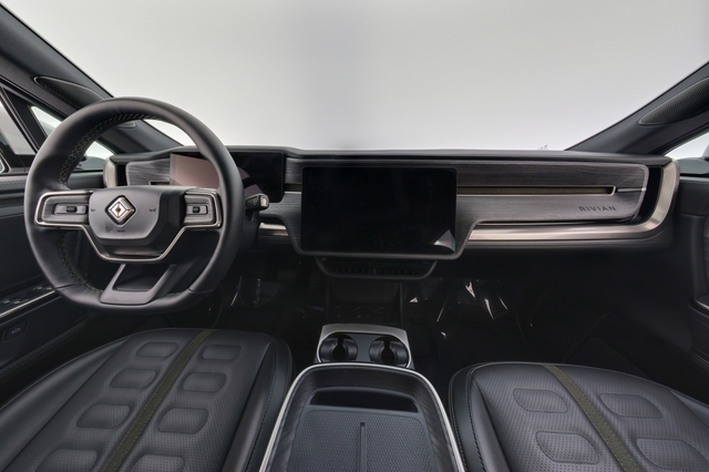 2025 Rivian R1S