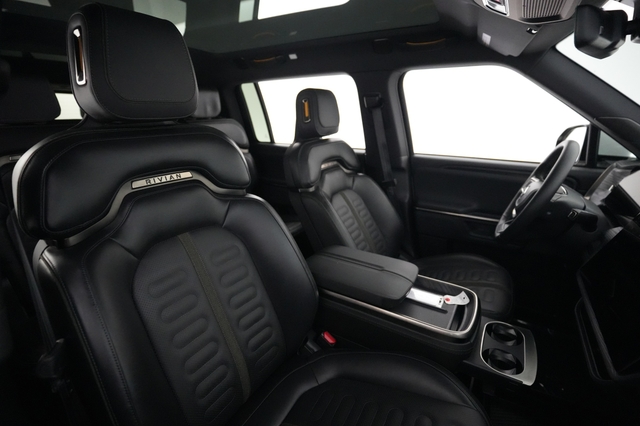 2025 Rivian R1S