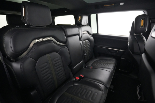 2025 Rivian R1S