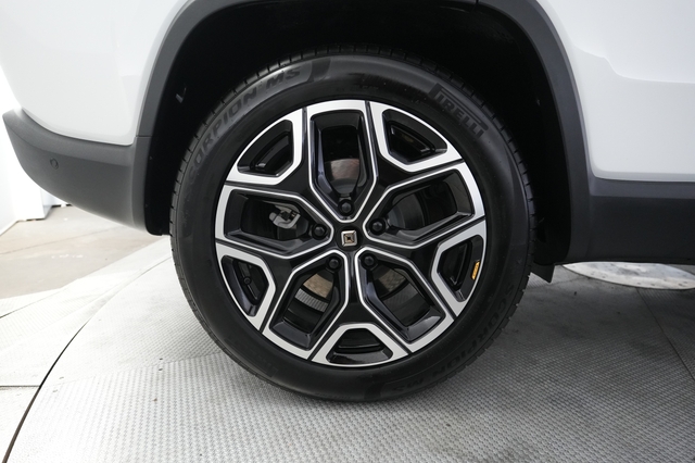 2025 Rivian R1S