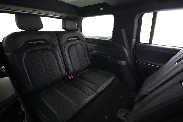 2025 Rivian R1S