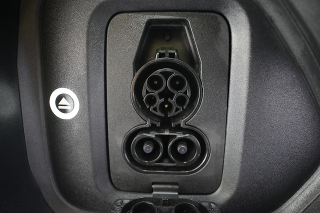 2025 Rivian R1S