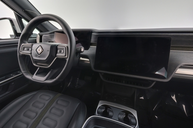 2025 Rivian R1S