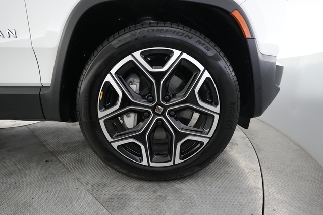 2025 Rivian R1S