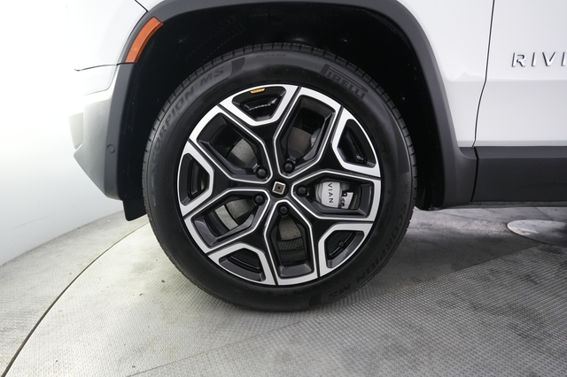 2025 Rivian R1S