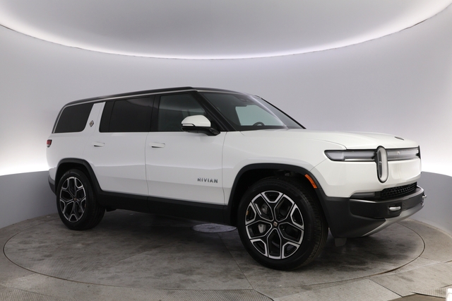 2025 Rivian R1S