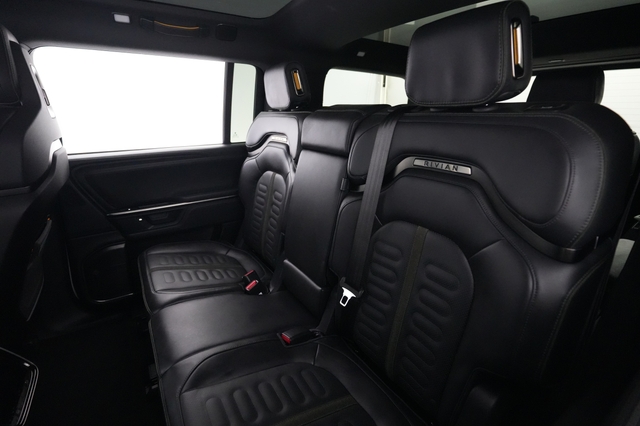 2025 Rivian R1S