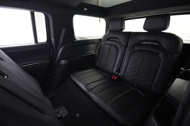 2025 Rivian R1S