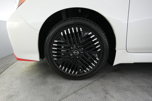 2025 Nissan LEAF