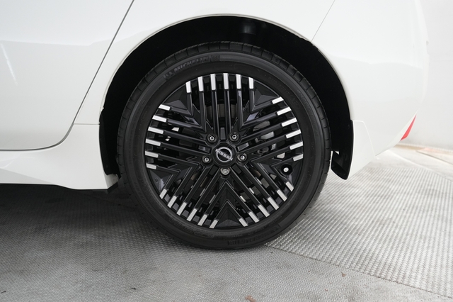2025 Nissan LEAF
