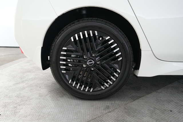 2025 Nissan LEAF